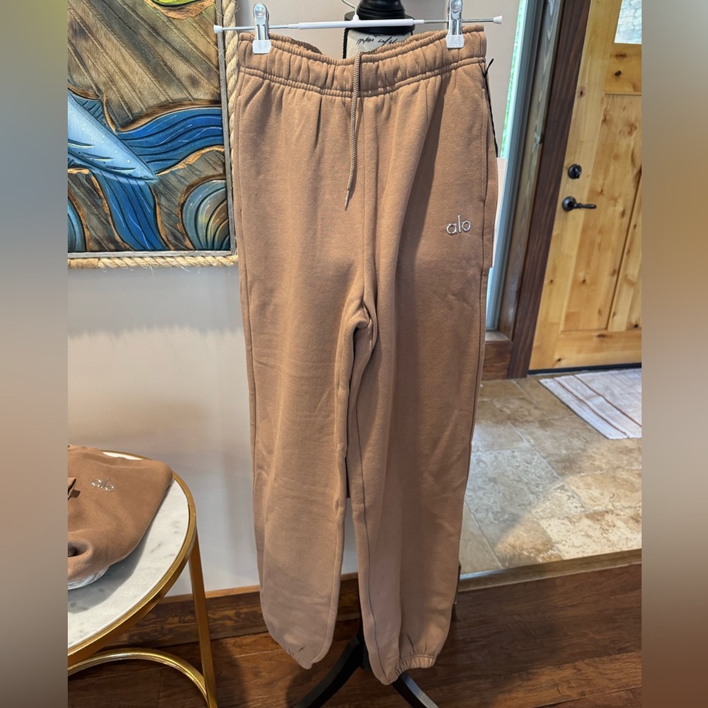 ALO Yoga Accolade Sweatpants Toasted Almond Size XXS